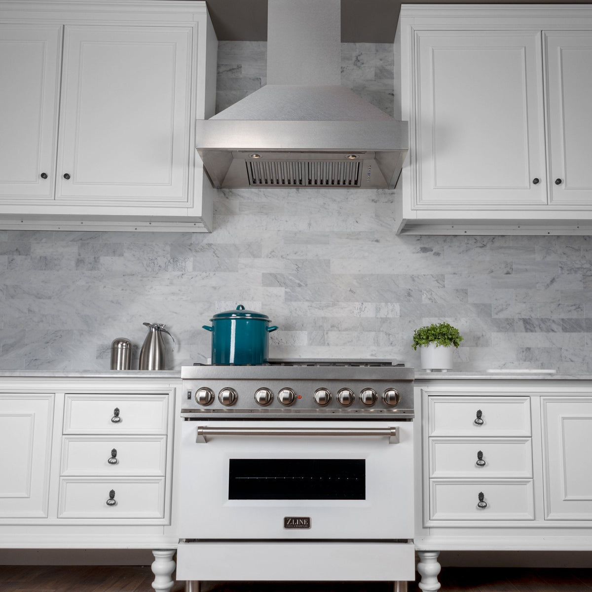 ZLINE Fingerprint Resistant Stainless Steel Range Hood with Fingerprint Resistant Shell (8654SN) - MyBBQDirect