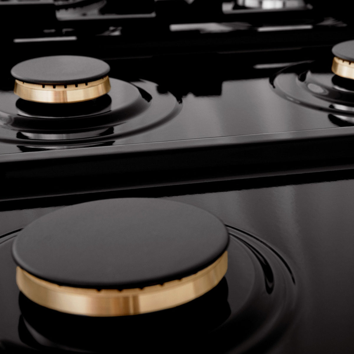 ZLINE 36 in. Porcelain Gas Stovetop in Black Stainless with 6 Gas Brass Burners (RTB-BR-36) - MyBBQDirect