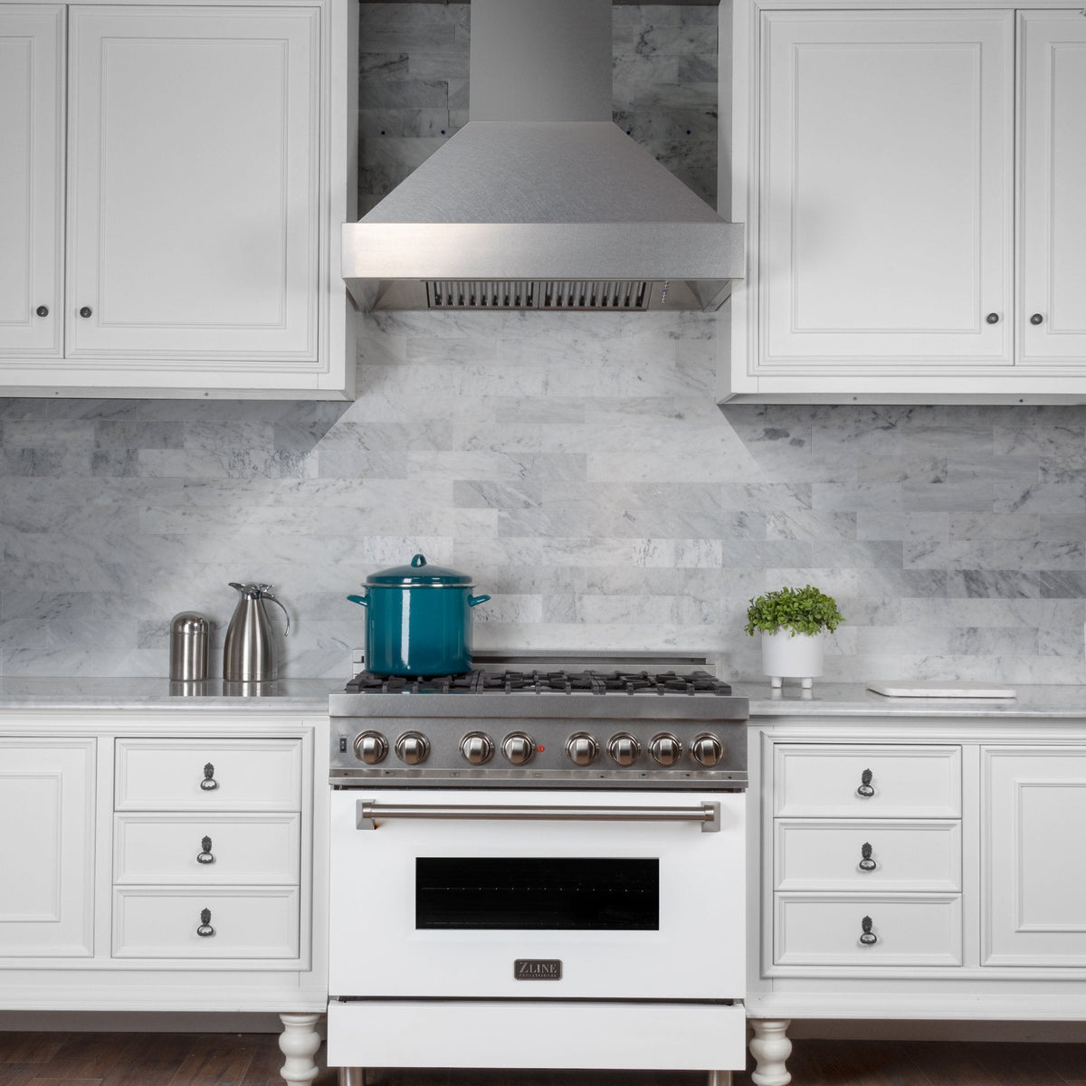 ZLINE Fingerprint Resistant Stainless Steel Range Hood with Fingerprint Resistant Shell (8654SN) - MyBBQDirect
