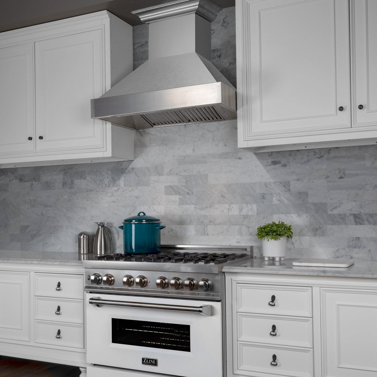 ZLINE Fingerprint Resistant Stainless Steel Range Hood with Fingerprint Resistant Shell (8654SN) - MyBBQDirect