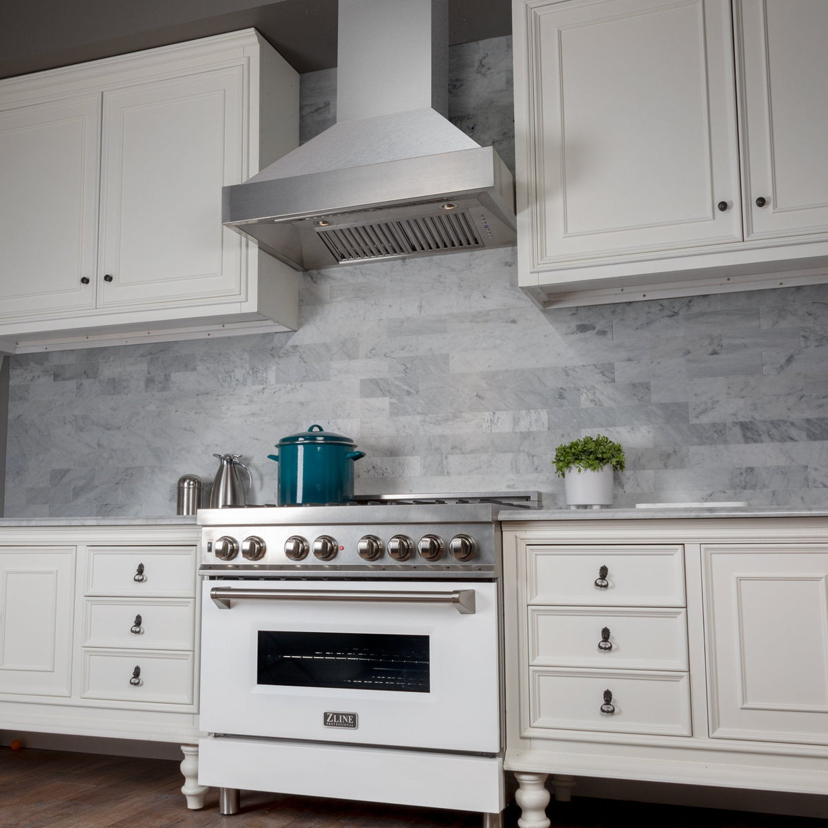 ZLINE Fingerprint Resistant Stainless Steel Range Hood with Fingerprint Resistant Shell (8654SN) - MyBBQDirect