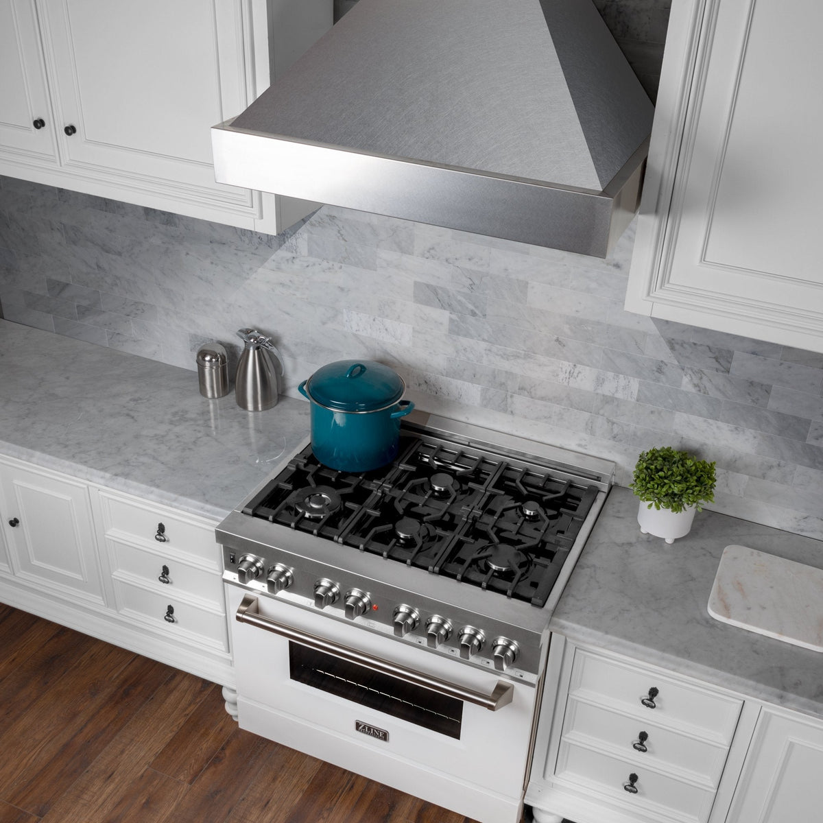 ZLINE Fingerprint Resistant Stainless Steel Range Hood with Fingerprint Resistant Shell (8654SN) - MyBBQDirect